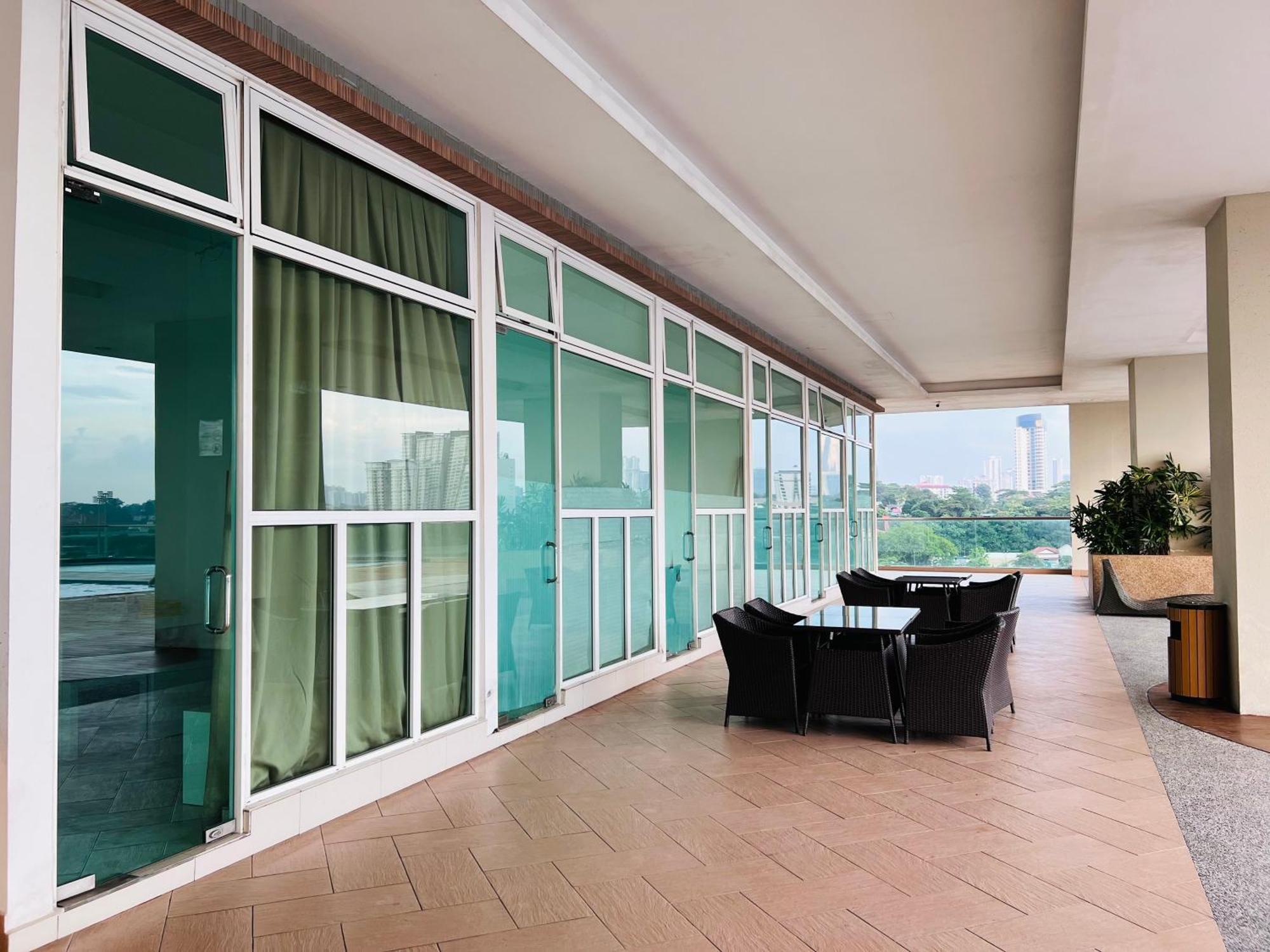 Paragon Residence 2Br4Pax Sleek Stay Nr Ciq Midvalley By Our Stay 新山 外观 照片